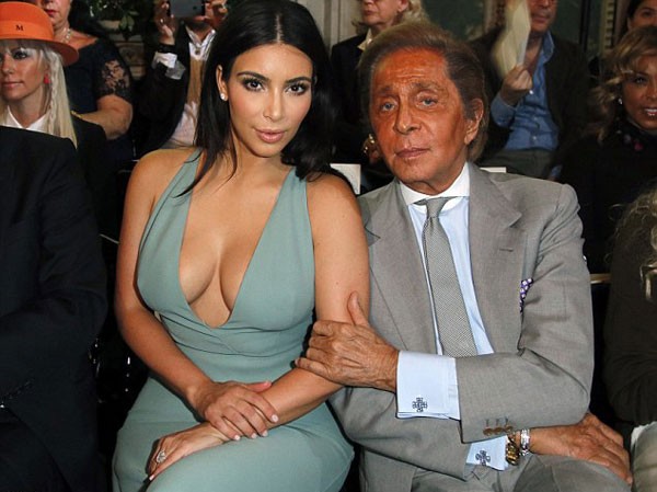 Kim Kardashian khoe ngực bốc lửa dưới trời mưa Paris - ảnh 9