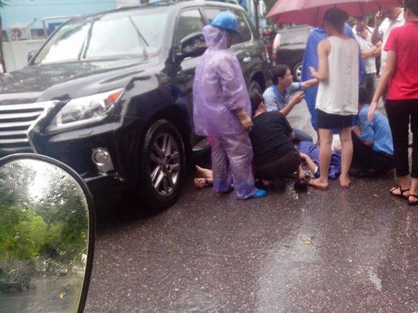 Hà Nội mưa lớn, phố lại thành sông, giao thông tê liệt - ảnh 7