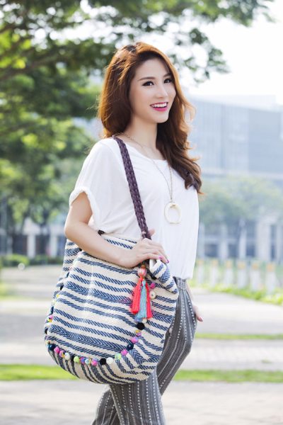 Diễm My lả lơi bên bể bơi, khoe eo 'con kiến' - ảnh 7