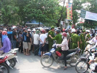 Làm rõ vụ tài xế xe biển xanh