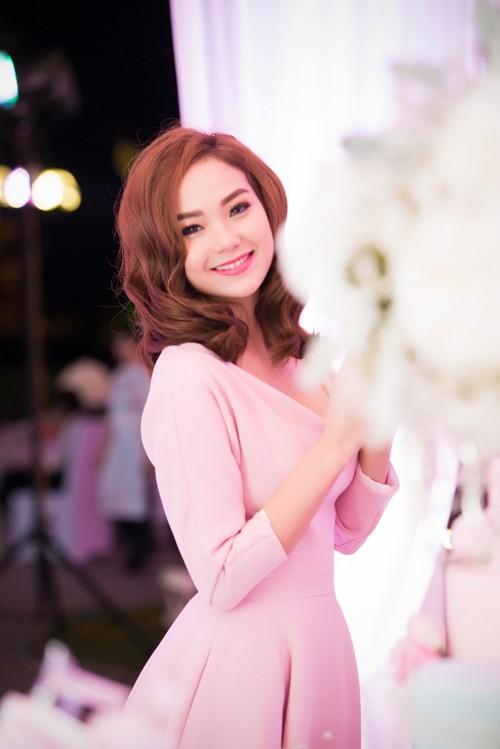 Minh Hằng ngọt ngào như nàng công chúa - ảnh 1