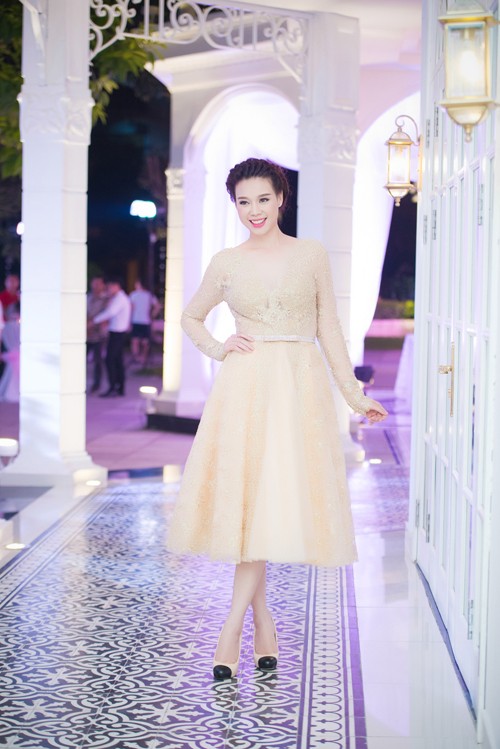 Minh Hằng ngọt ngào như nàng công chúa - ảnh 9