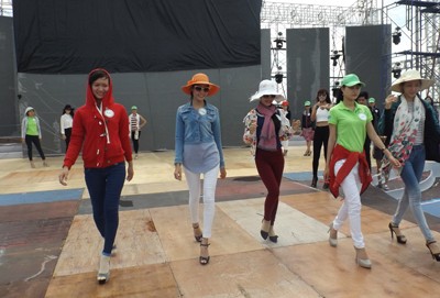 Thí sinh Hoa khôi Đồng bằng hăng say tập luyện - ảnh 4
