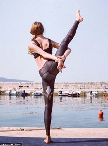 Ngắm những động tác yoga tuyệt đẹp trên đường phố - ảnh 4