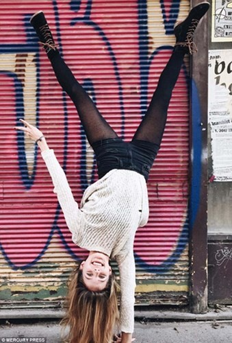 Ngắm những động tác yoga tuyệt đẹp trên đường phố - ảnh 6