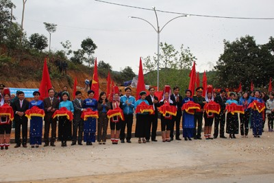 Thanh niên làm 11km đường cho bà con dân tộc - ảnh 1