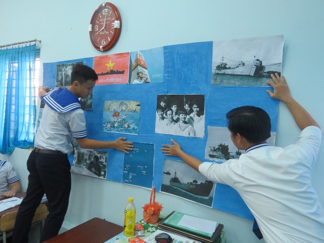 Xúc động học sinh TP.HCM tưởng niệm sự kiện Gạc Ma - ảnh 4