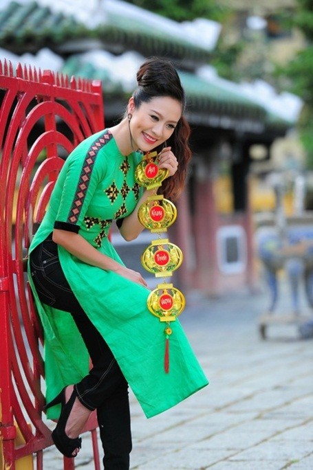 Những “má lúm đồng tiền” đắt giá của showbiz Việt - ảnh 10
