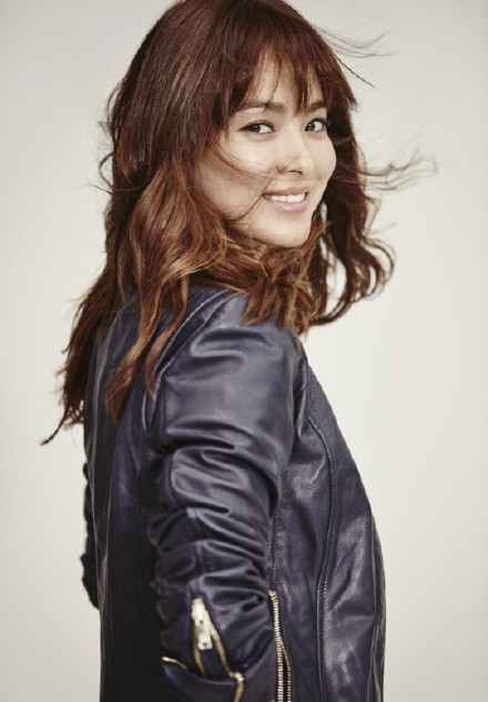 Song Hye Kyo bị nghi hò hẹn với trai đẹp của 'Hậu duệ Mặt trời' - ảnh 3