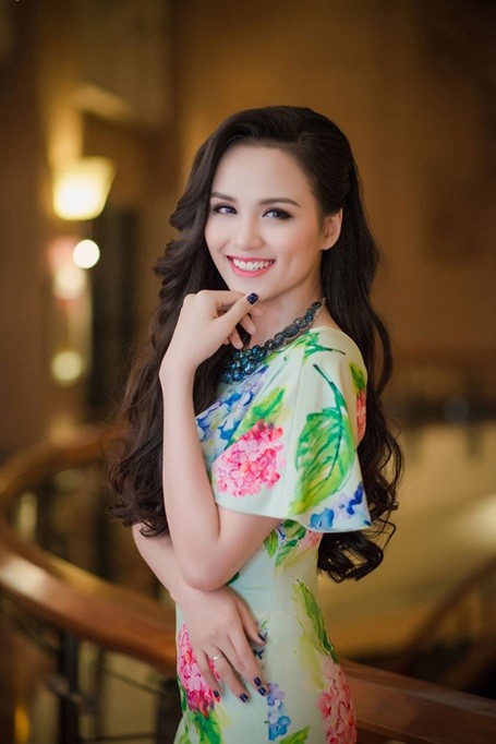 Những “má lúm đồng tiền” đắt giá của showbiz Việt - ảnh 7
