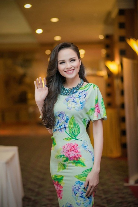 Những “má lúm đồng tiền” đắt giá của showbiz Việt - ảnh 8