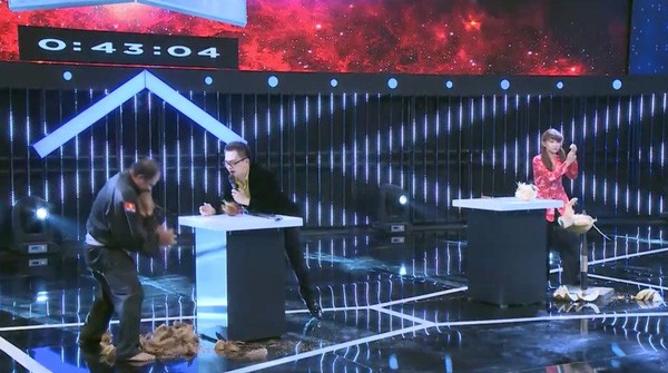 Bức xúc vì chương trình “Song đấu” nhảm nhí, vô bổ - ảnh 1