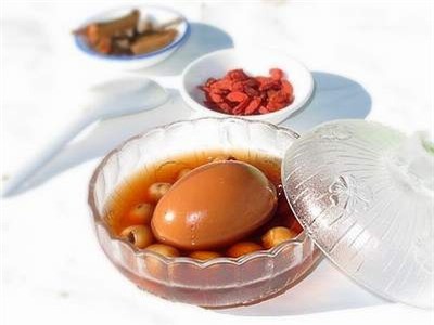 8 bài thuốc hay không ngờ từ trứng gà luộc - ảnh 1