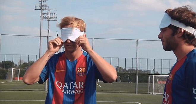 Messi bịt mắt, đá luân lưu với người khiếm thị - ảnh 3
