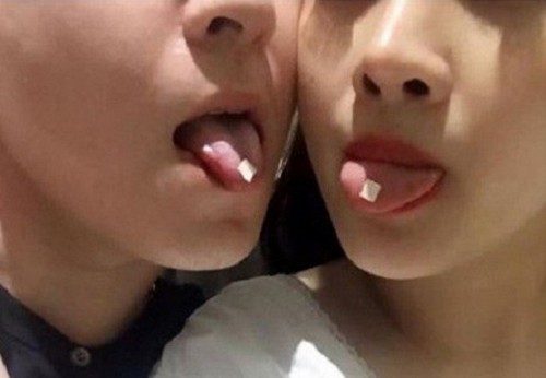 Dấu hiệu nhận biết người chơi ma túy tem giấy - ảnh 1
