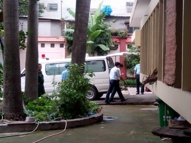 Đau đớn đưa thi thể 3 phi công xuống núi - ảnh 6