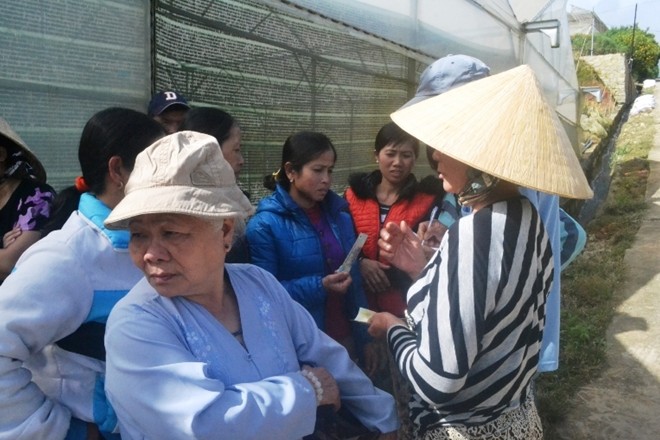 Vợ đi chợ, chồng sang nhà hàng xóm treo cổ tự tử - ảnh 1