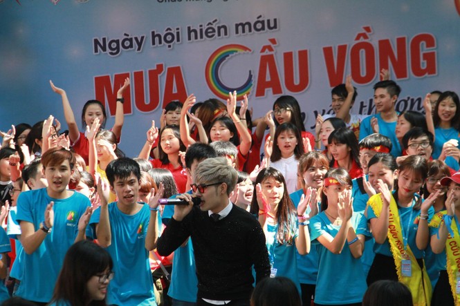 Tưng bừng ngày hội hiến máu ” Mưa cầu vồng” 2016 - ảnh 2