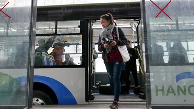 Vì sao buýt nhanh BRT “hoãn” chạy thử nghiệm trên đường? - ảnh 1
