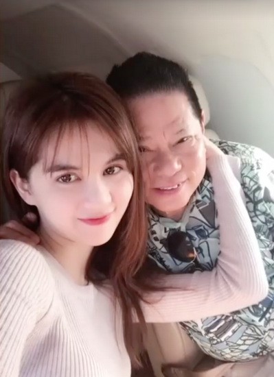Tỷ phú Hoàng Kiều khoe ảnh tình tứ bên Ngọc Trinh - ảnh 5