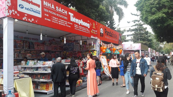 “Phố sách Xuân Đinh dậu 2017” góp phần xây dựng nét đẹp văn hóa Thủ đô - ảnh 1