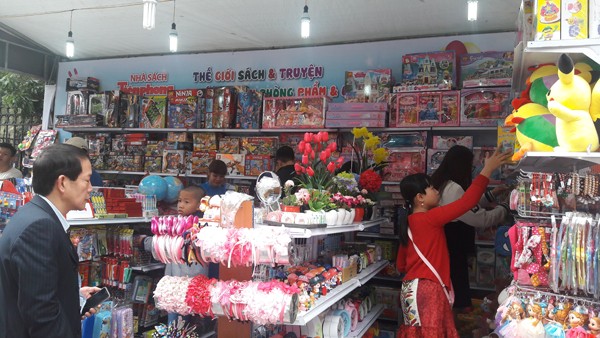 “Phố sách Xuân Đinh dậu 2017” góp phần xây dựng nét đẹp văn hóa Thủ đô - ảnh 2
