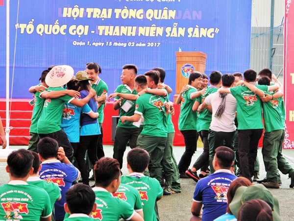 Các tân binh náo nức chờ ngày lên đường nhập ngũ - ảnh 10