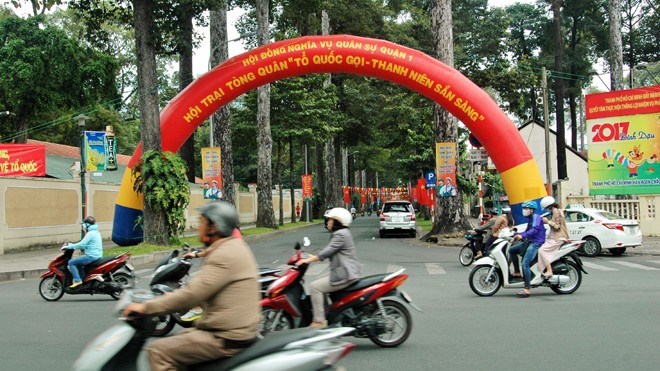 Các tân binh náo nức chờ ngày lên đường nhập ngũ - ảnh 1