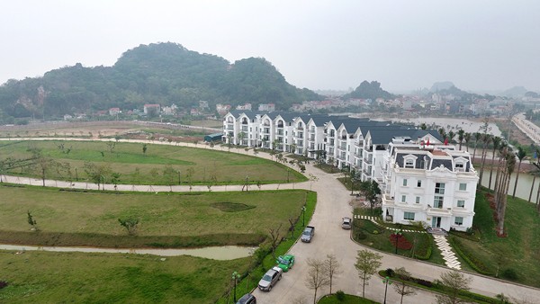 Khu nghỉ dưỡng có biển nhân tạo giữa Hà Nội của 'chúa đảo' Tuần Châu - ảnh 3