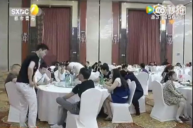 Chú rể 'sống ảo', cô dâu gọi cảnh sát bắt ngay tại đám cưới - ảnh 1