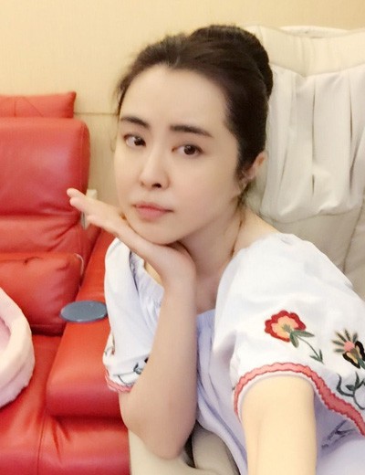 'Ngọc nữ' Hong Kong Vương Tổ Hiền khoe nhan sắc tuổi 50 - ảnh 1
