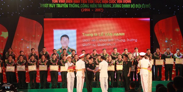 Bộ Quốc phòng tôn vinh 127 điển hình tiên tiến - ảnh 2