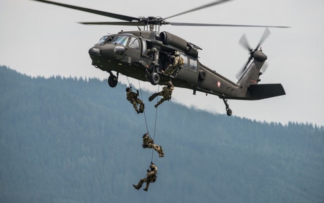 Trực thăng diều hâu đen UH-60 Black Hawk uy lực ra sao? - ảnh 6