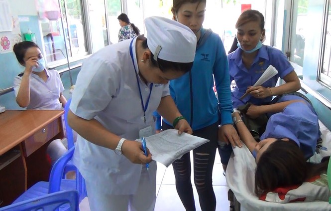 Hàng chục công nhân ở Sài Gòn lại nhập viện không rõ lý do - ảnh 1