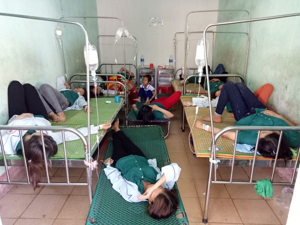 Hơn 60 công nhân ngộ độc sau bữa ăn trưa - ảnh 3