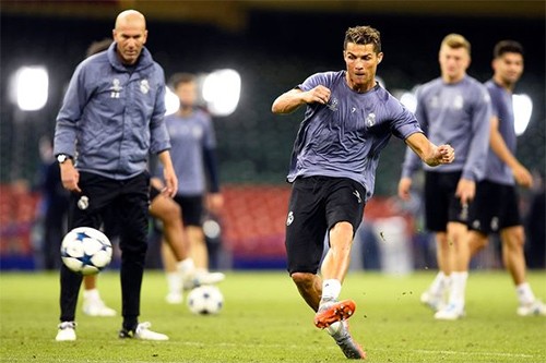 HLV Zidane đã thay đổi Ronaldo như thế nào? - ảnh 1