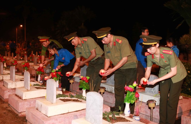 Đắk Lắk: 2000 đoàn viên thanh niên thắp nến tri ân tại nghĩa trang liệt sỹ - ảnh 2