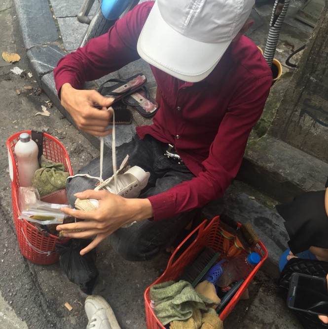 Kết đắng cho anh đánh giày nhịn ăn, mua túi xách 20 triệu tặng bạn gái - ảnh 2