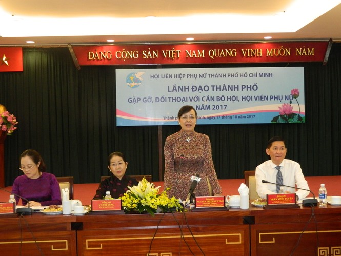 Chủ tịch HĐND TPHCM kể chuyện bị tiếp viên xe buýt quát nạt - ảnh 1