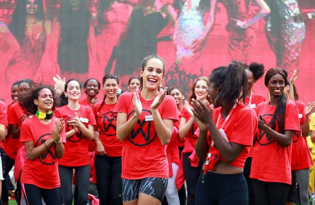 Thí sinh đầu tiên lọt top 40 của Hoa hậu Thế giới 2017 là ai? - ảnh 22