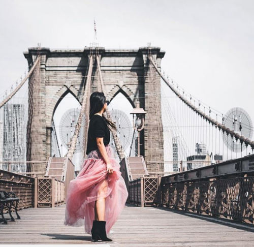 Nhan sắc cuốn hút của gái gốc Việt có tài khoản Instagram 'đắt' nhất thế giới - ảnh 3
