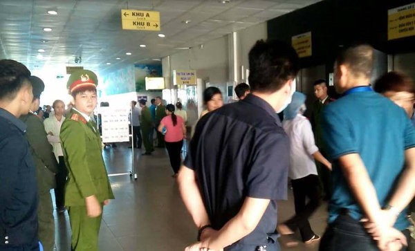 Tử vong sau tiêm: Con khó thở, mẹ bế sang phòng còn bị bác sỹ mắng - ảnh 1