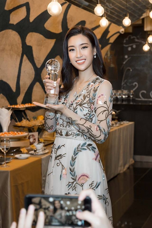 Hoa Hậu Đỗ Mỹ Linh tươi tắn sau khi trở về từ Miss World - ảnh 5