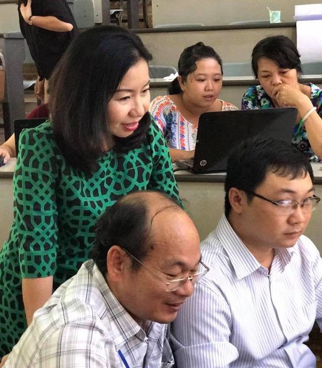“Bà giáo già” truyền lửa cho nghề dạy học - ảnh 1