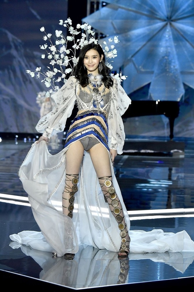 Ngắm nhan sắc 7 người đẹp Trung Quốc diễn nội y ở Victoria's Secret - ảnh 4