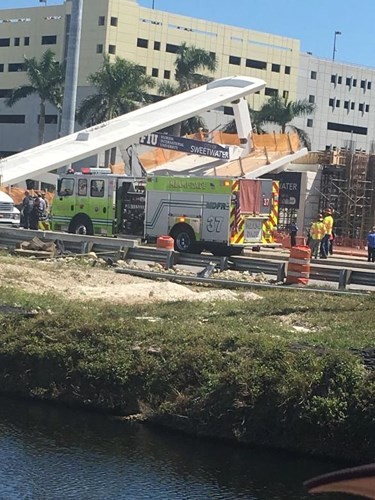 Hiện trường khủng khiếp vụ sập cầu vượt 14 triệu USD vừa xây xong ở Mỹ - ảnh 9