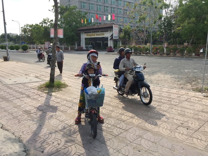 Người dân ngỡ ngàng khi bến đò sông Hậu ngừng hoạt động - ảnh 2