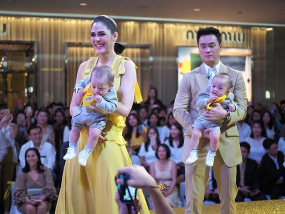 'Mỹ nhân đẹp nhất Thái Lan' Chompoo Araya tái xuất đẹp như thiên thần - ảnh 1