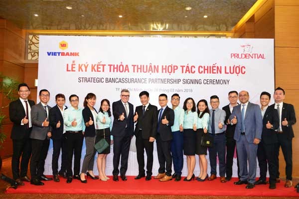 Prudential Việt Nam và Vietbank ký kết thỏa thuận hợp tác - ảnh 1