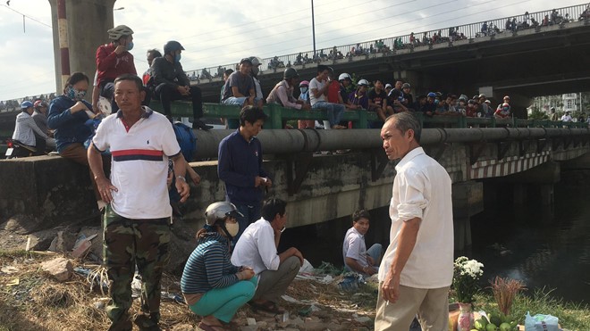 Thanh niên 24 tuổi nhảy cầu Sài Gòn sau khi bị đuổi học - ảnh 1